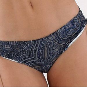 NWT Carve Designs Mustique - Kima/Grove XL